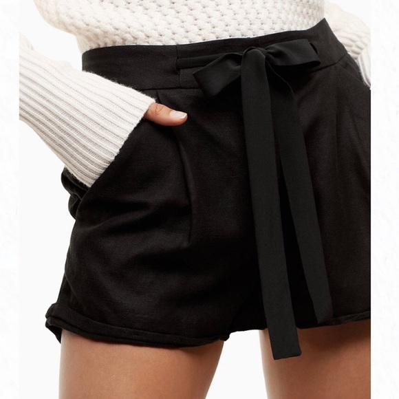 Aritzia Pants - WILFRED LINEN ALLEGRA DRESS SHORTS